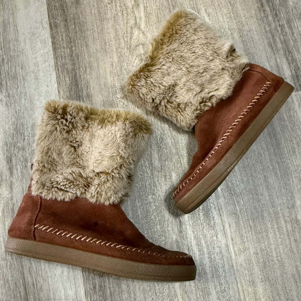 TOMS Women's Brown‎ Suede Fur Lined Moccasin Boots Size 7.5